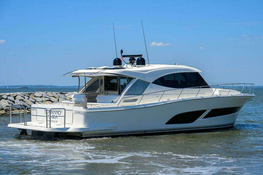 Command At Sea 50ft Riviera Yacht For Sale
