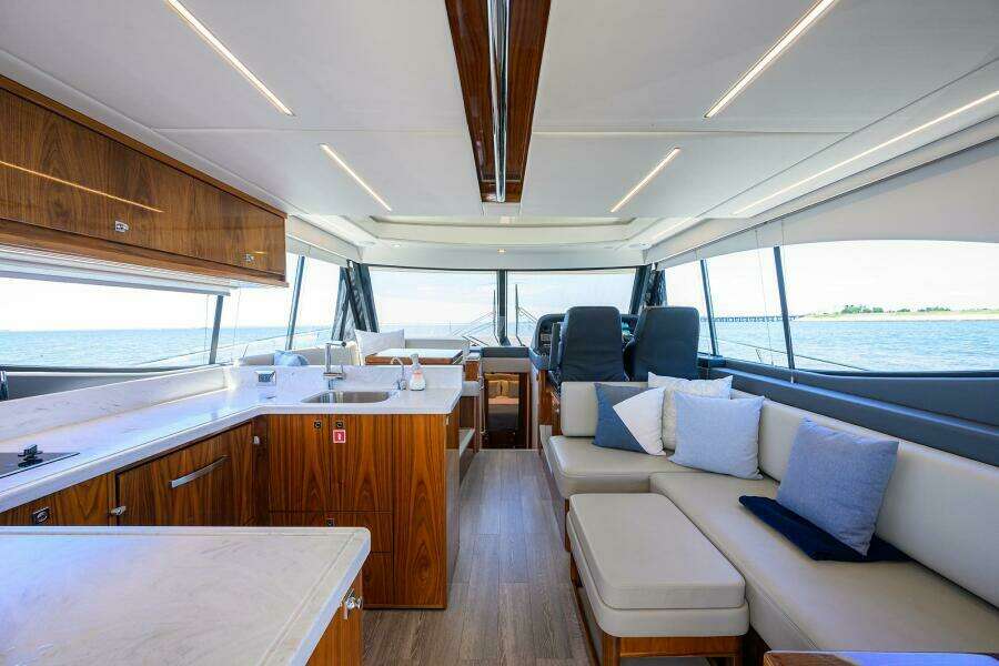 Command At Sea 50ft Riviera Yacht For Sale