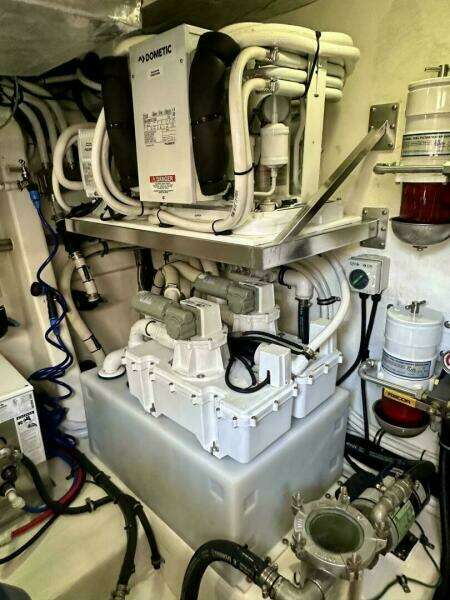 Command At Sea 50ft Riviera Yacht For Sale