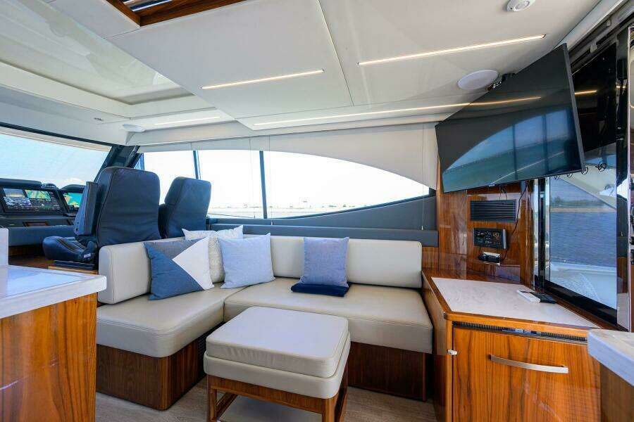 Command At Sea 50ft Riviera Yacht For Sale