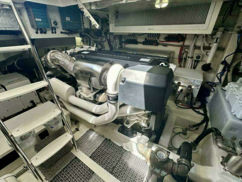 Command At Sea 50ft Riviera Yacht For Sale