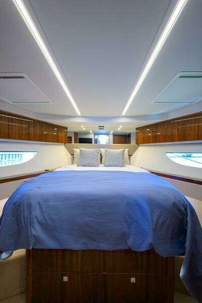 Command At Sea 50ft Riviera Yacht For Sale