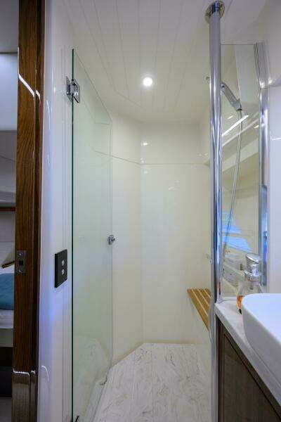 Command At Sea 50ft Riviera Yacht For Sale