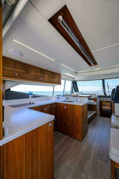 Command At Sea 50ft Riviera Yacht For Sale