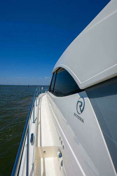 Command At Sea 50ft Riviera Yacht For Sale