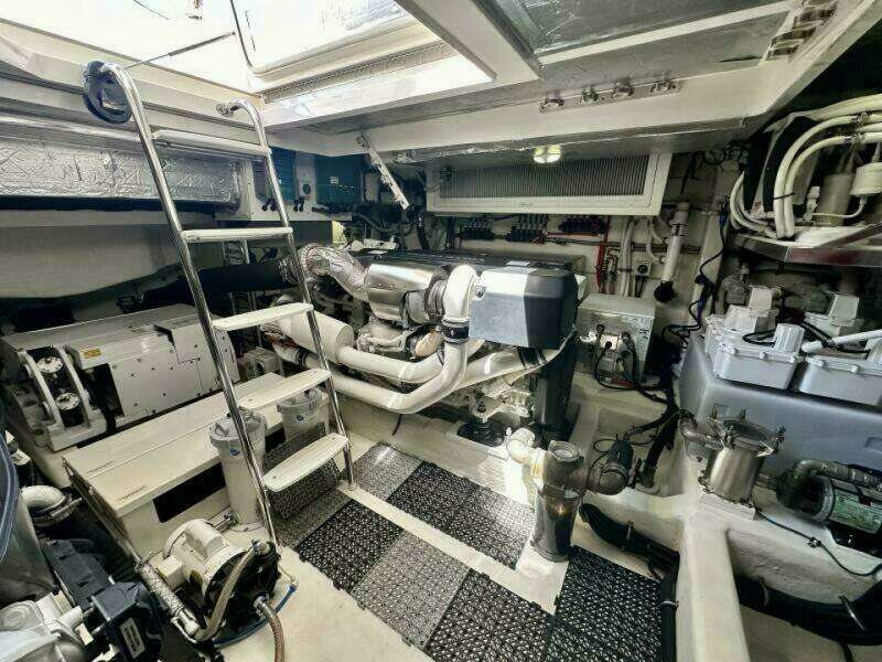 Command At Sea 50ft Riviera Yacht For Sale