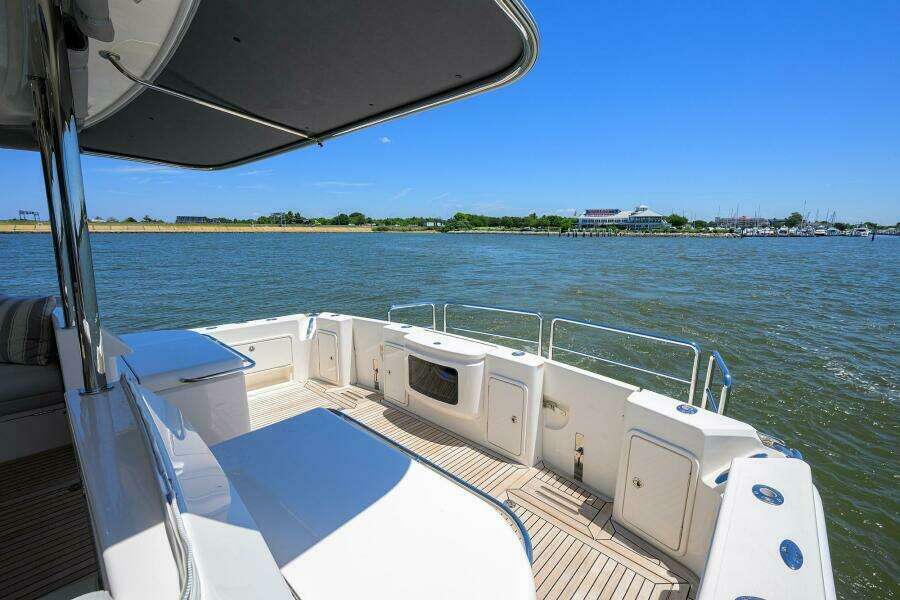 Command At Sea 50ft Riviera Yacht For Sale