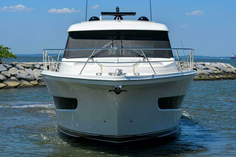 Command At Sea 50ft Riviera Yacht For Sale