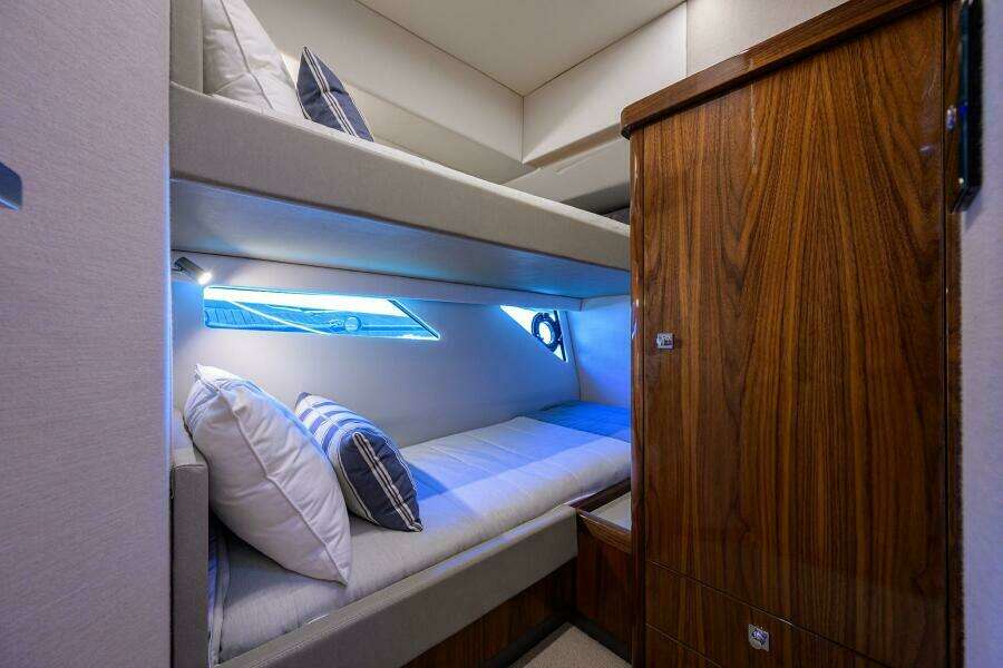 Command At Sea 50ft Riviera Yacht For Sale