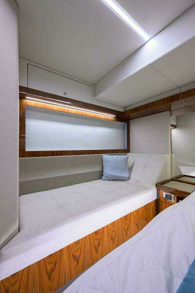 Command At Sea 50ft Riviera Yacht For Sale