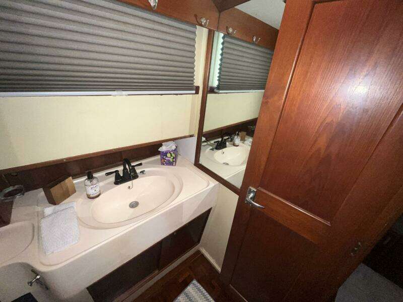 Chosen Sun 42ft Grand Banks Yacht For Sale