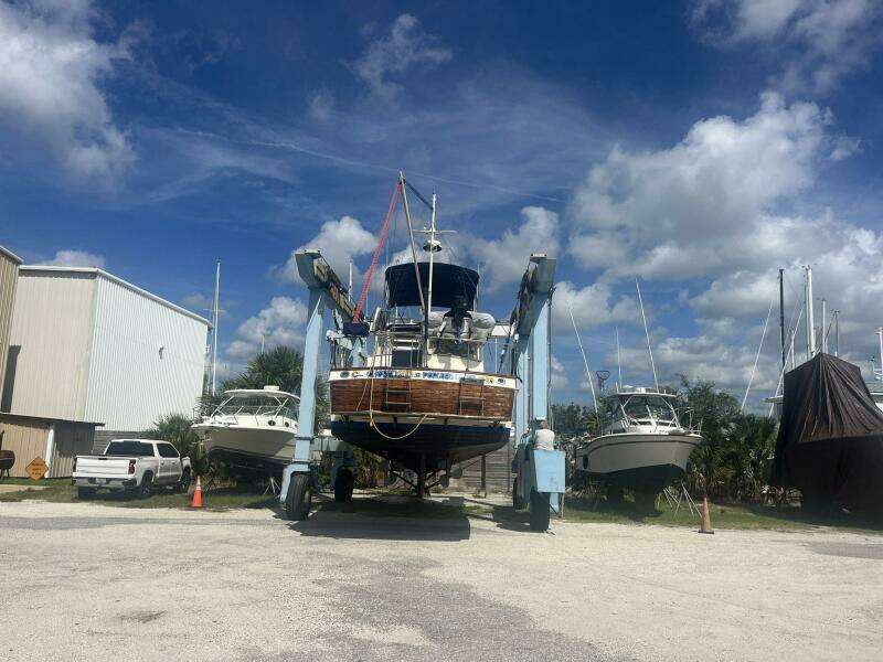 Chosen Sun 42ft Grand Banks Yacht For Sale