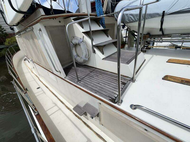Chosen Sun 42ft Grand Banks Yacht For Sale