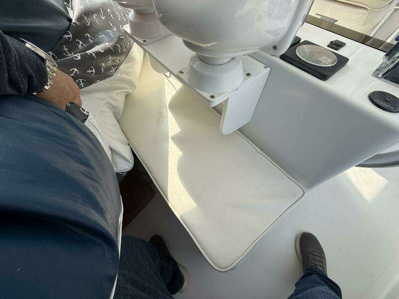 Sea Dreamin 32ft Luhrs Yacht For Sale