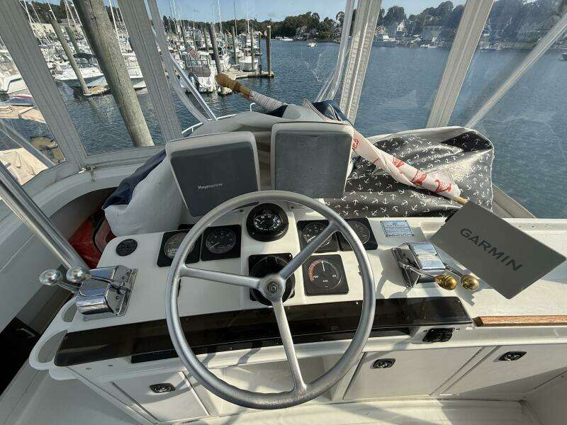 Sea Dreamin 32ft Luhrs Yacht For Sale