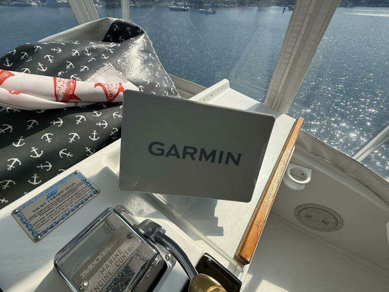 Sea Dreamin 32ft Luhrs Yacht For Sale