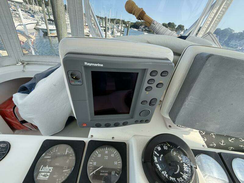Sea Dreamin 32ft Luhrs Yacht For Sale