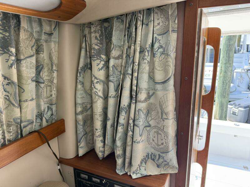 Sea Dreamin 32ft Luhrs Yacht For Sale