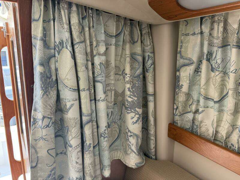 Sea Dreamin 32ft Luhrs Yacht For Sale