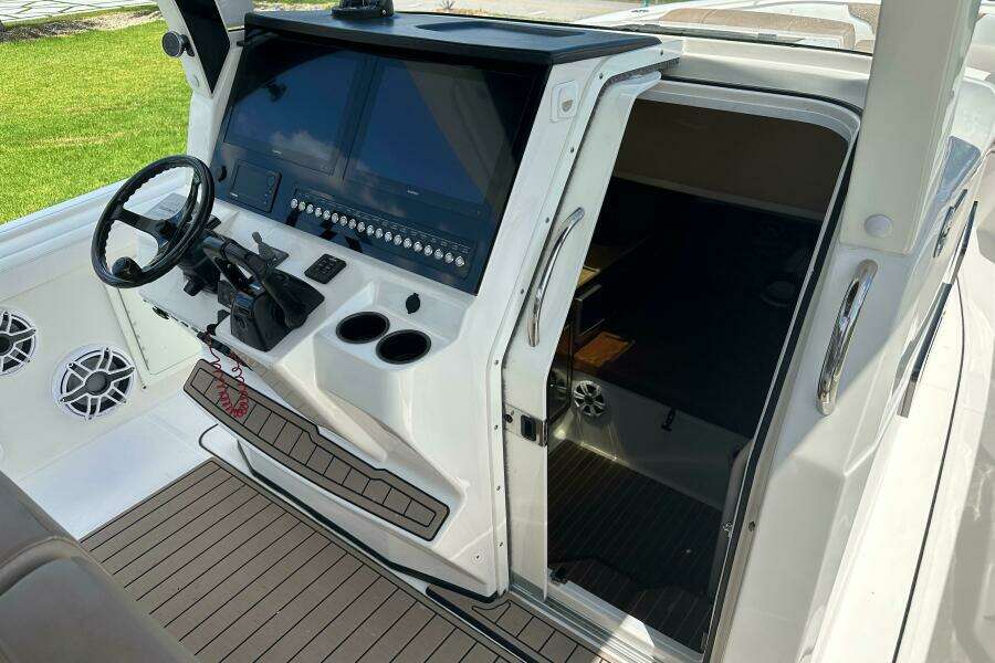 37ft Edgewater Yacht For Sale