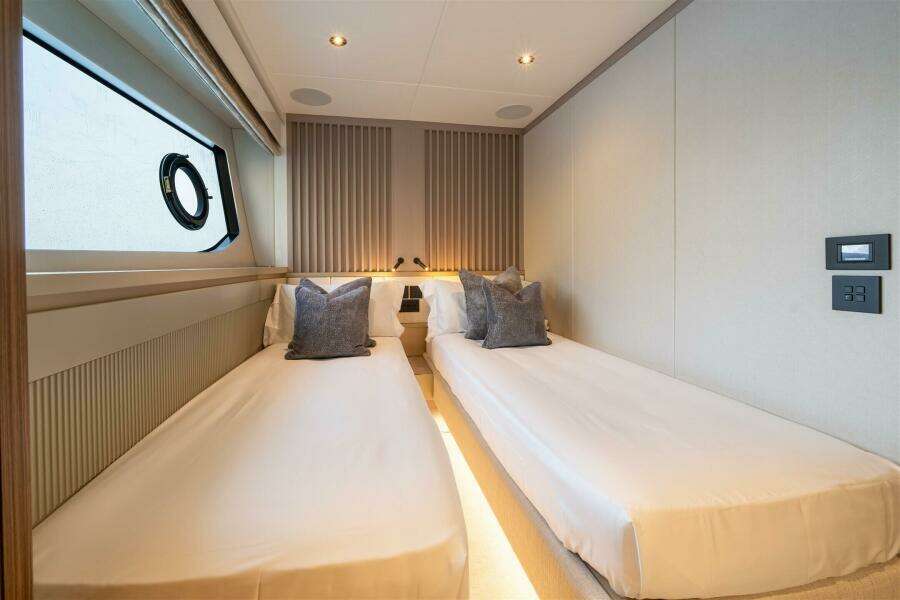 82ft Sunseeker Yacht For Sale
