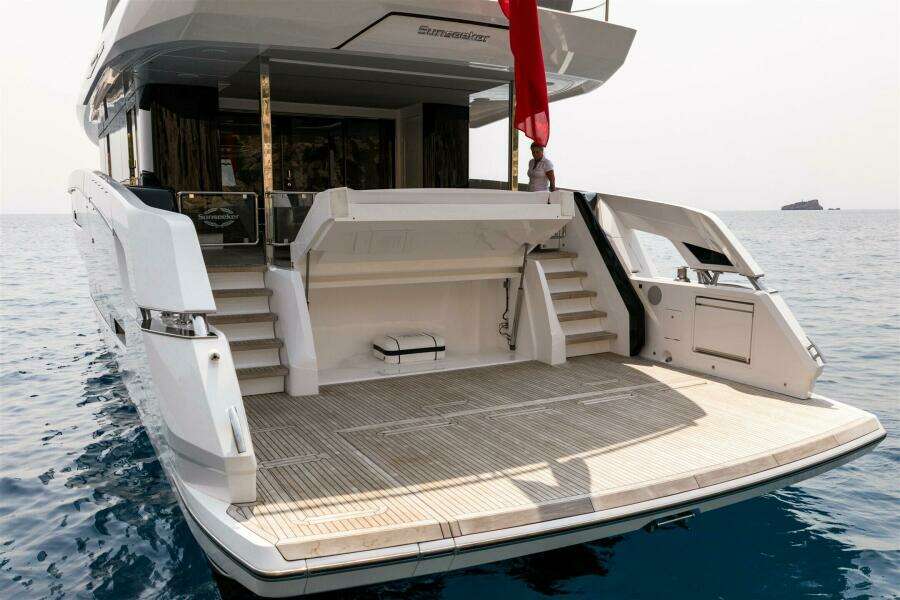 82ft Sunseeker Yacht For Sale