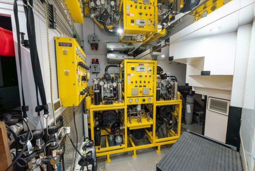 LATITUDE 147ft Timmerman Yacht For Sale