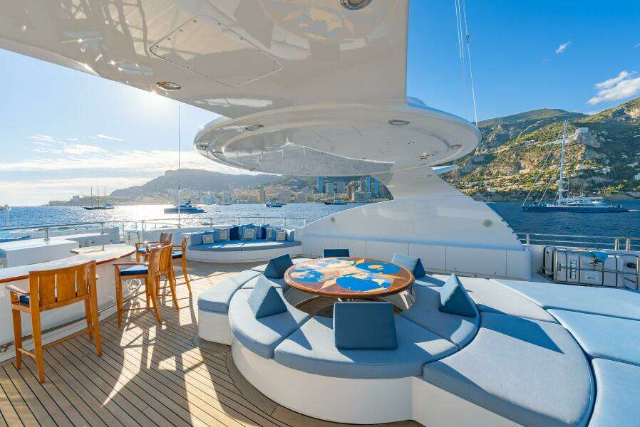 19 Sundeck With Table Deployed