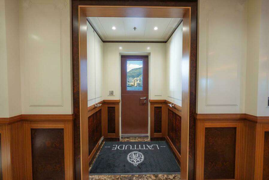 LATITUDE 147ft Timmerman Yacht For Sale