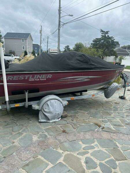 17ft Crestliner Yacht For Sale