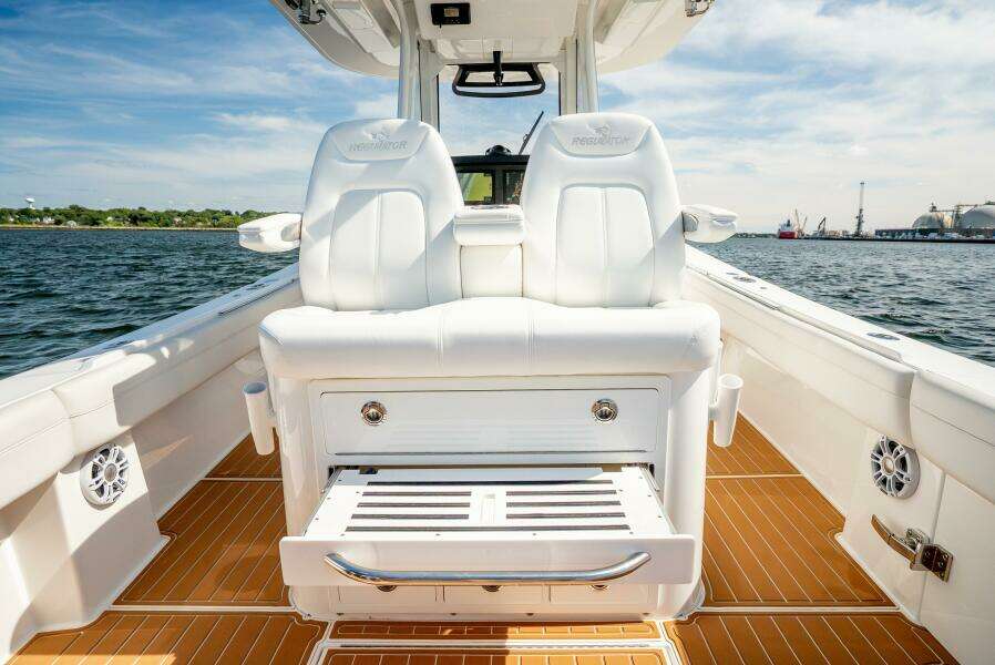 Blue Chip 34ft Regulator Yacht For Sale