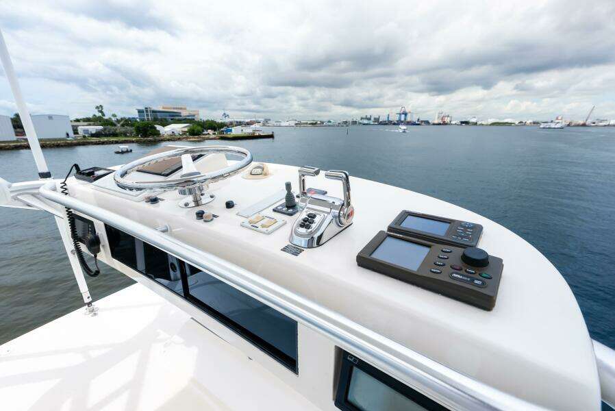 2006 Viking 68 Enclosed Bridge