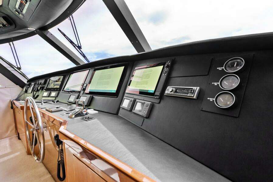 2006 Viking 68 Enclosed Bridge
