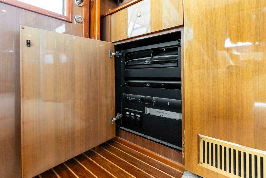 2006 Viking 68 Enclosed Bridge