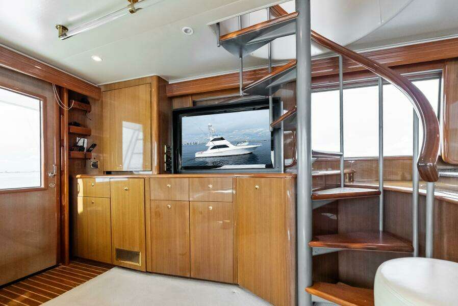 2006 Viking 68 Enclosed Bridge
