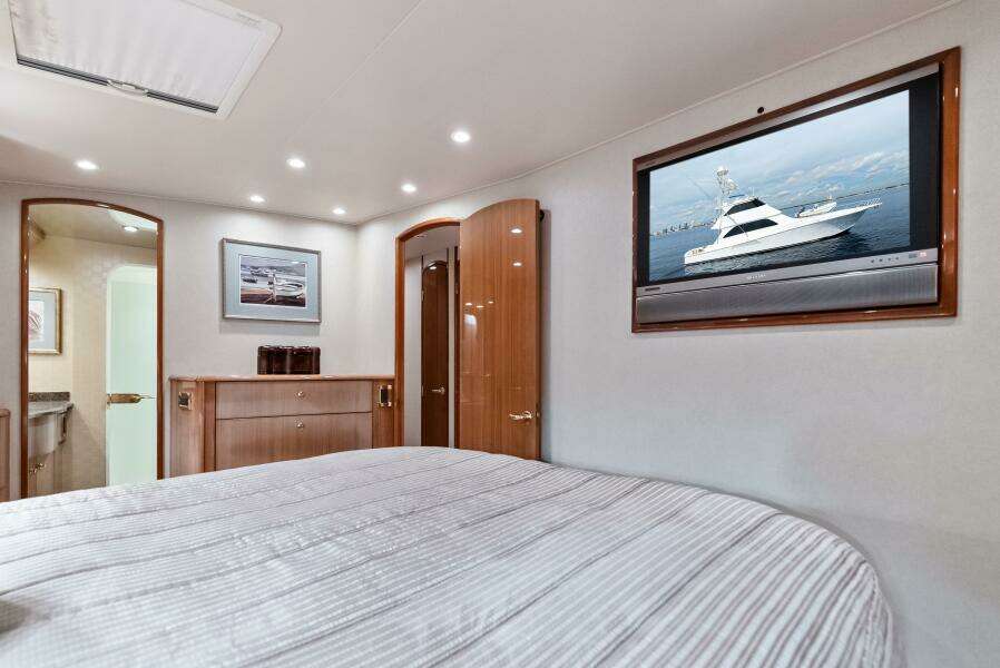 2006 Viking 68 Enclosed Bridge