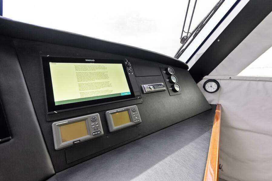 2006 Viking 68 Enclosed Bridge