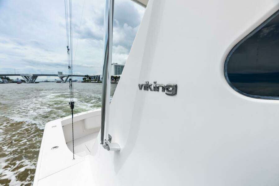 2006 Viking 68 Enclosed Bridge