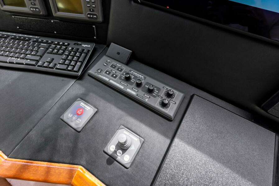 2006 Viking 68 Enclosed Bridge