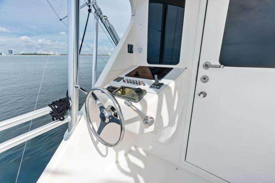 2006 Viking 68 Enclosed Bridge