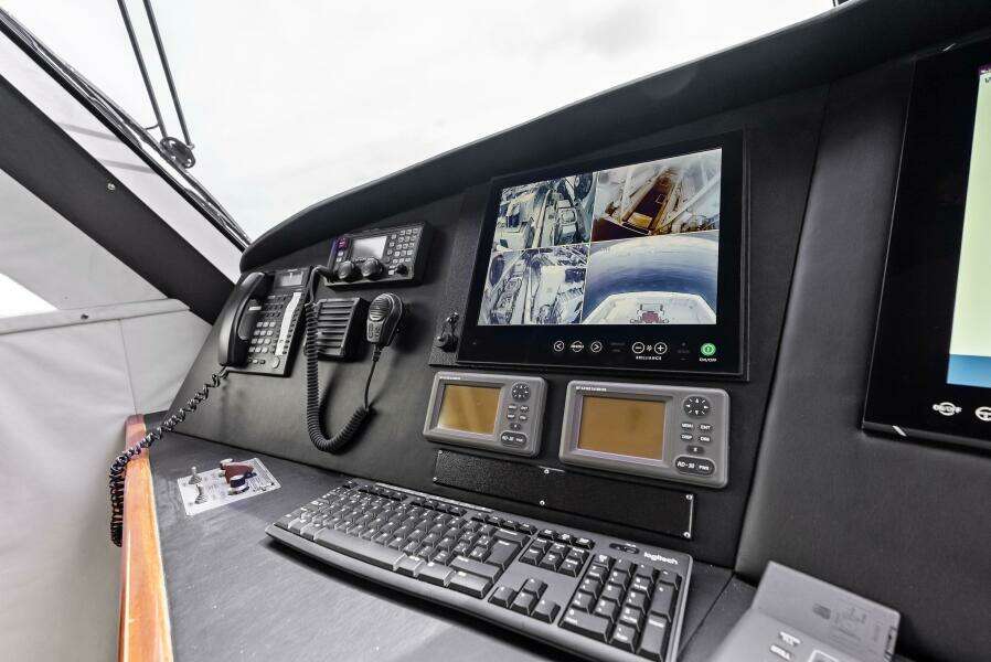 2006 Viking 68 Enclosed Bridge
