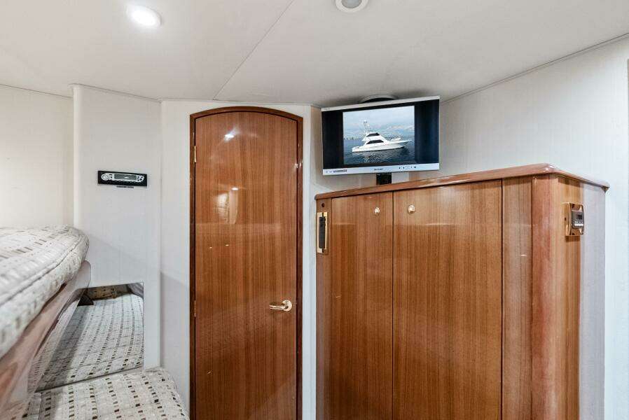 2006 Viking 68 Enclosed Bridge