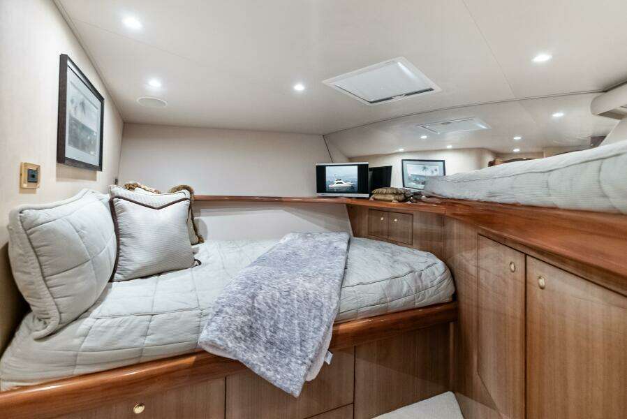 2006 Viking 68 Enclosed Bridge