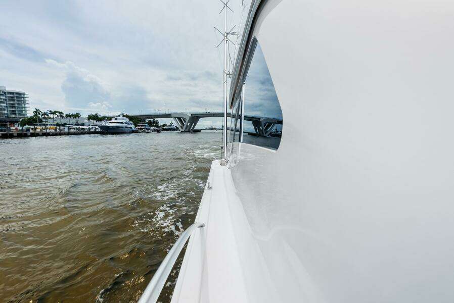 2006 Viking 68 Enclosed Bridge