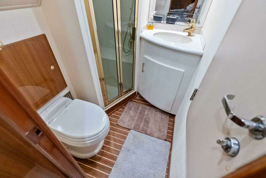 2006 Viking 68 Enclosed Bridge