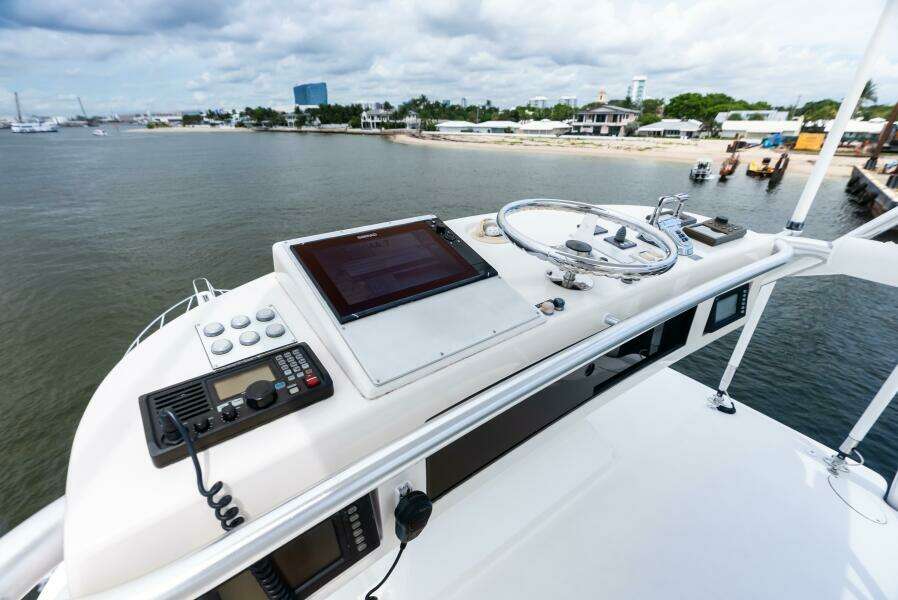 2006 Viking 68 Enclosed Bridge