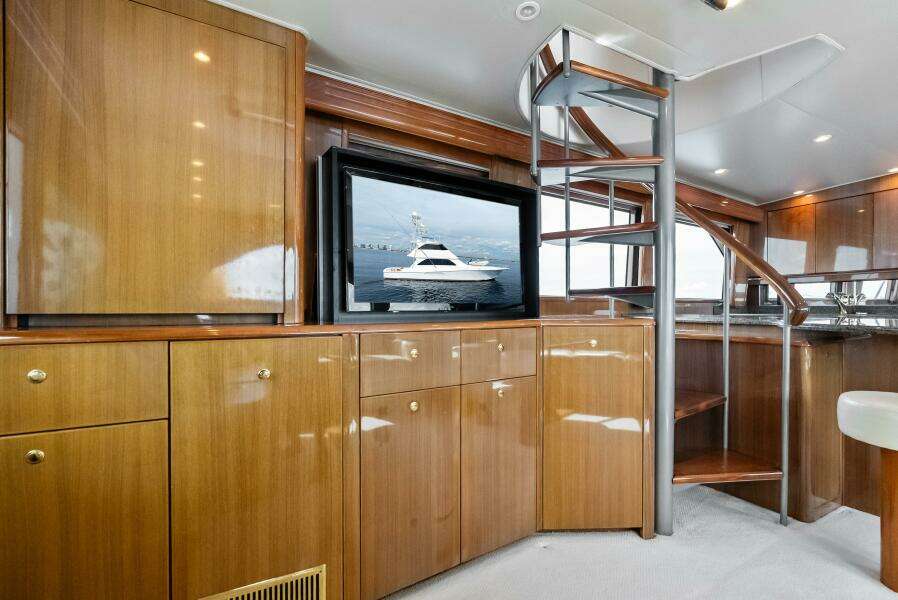 2006 Viking 68 Enclosed Bridge