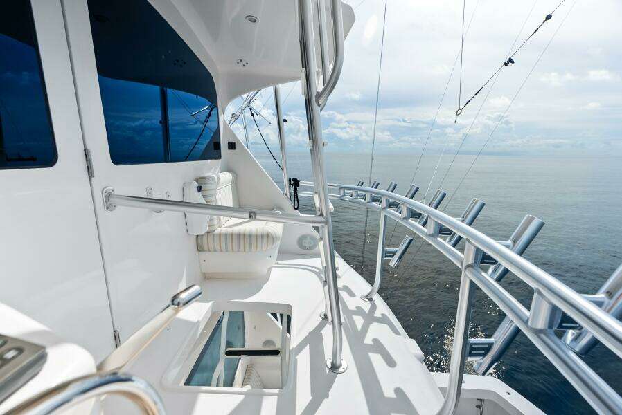 2006 Viking 68 Enclosed Bridge