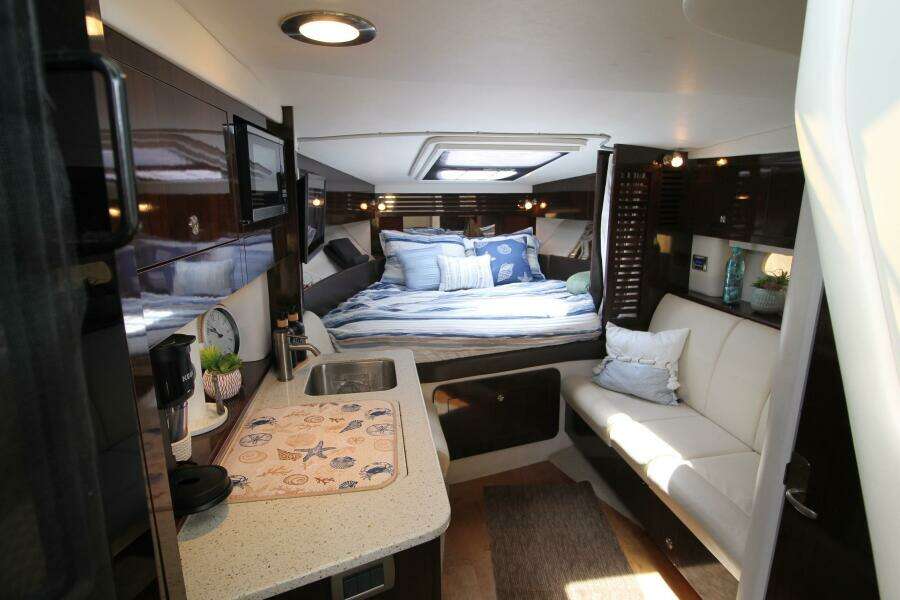 31ft Sea Ray Yacht For Sale