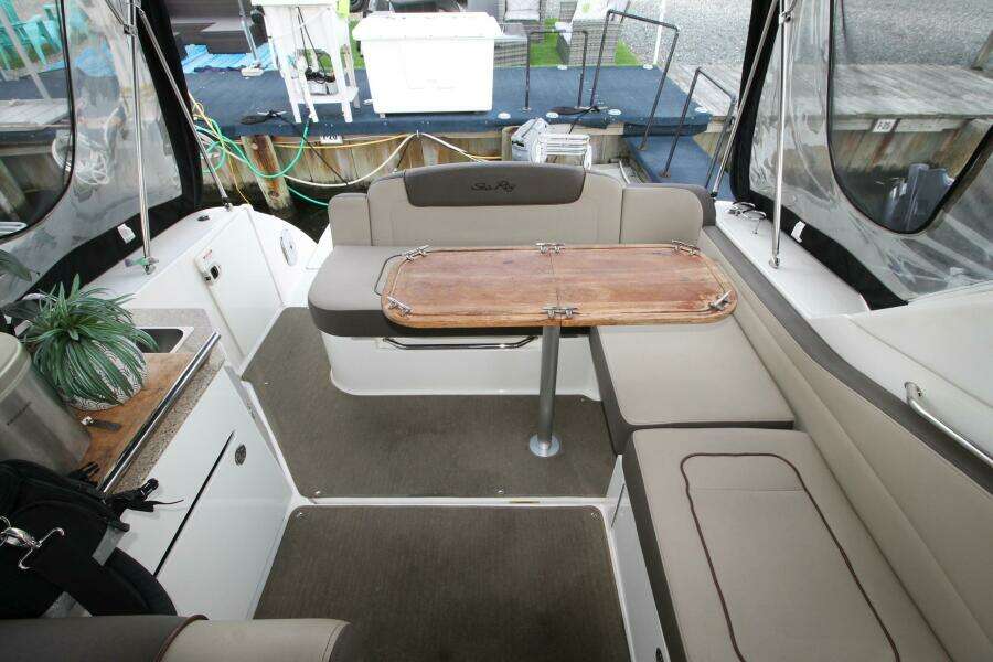 31ft Sea Ray Yacht For Sale